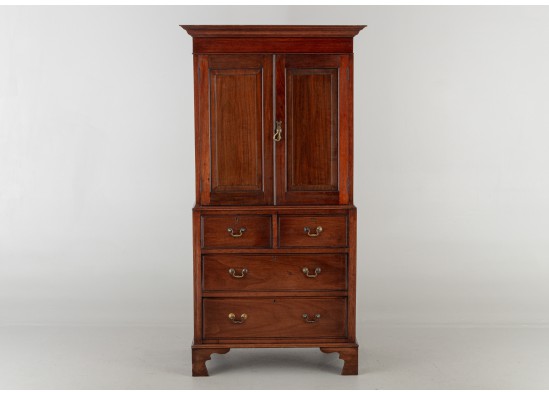 Dish cabinet