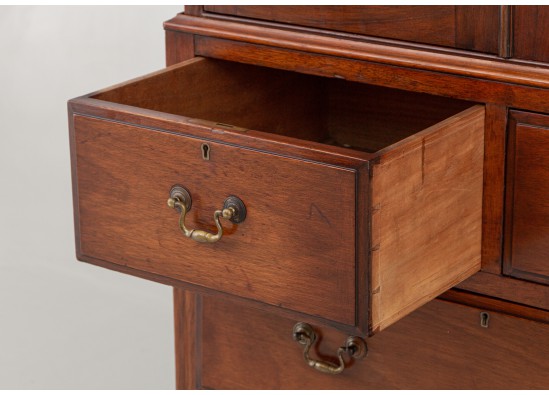 Dish cabinet