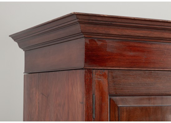 Dish cabinet