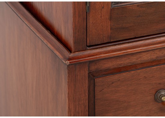 Dish cabinet