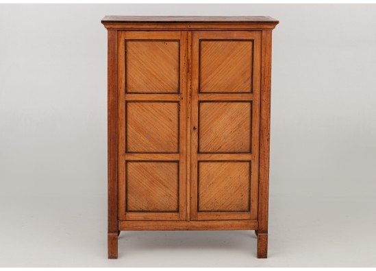 Dish cabinet