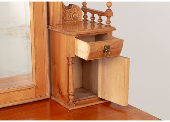 Commode with mirror