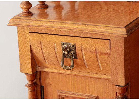 Commode with mirror