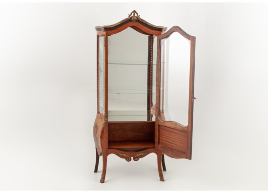 Dish cabinet