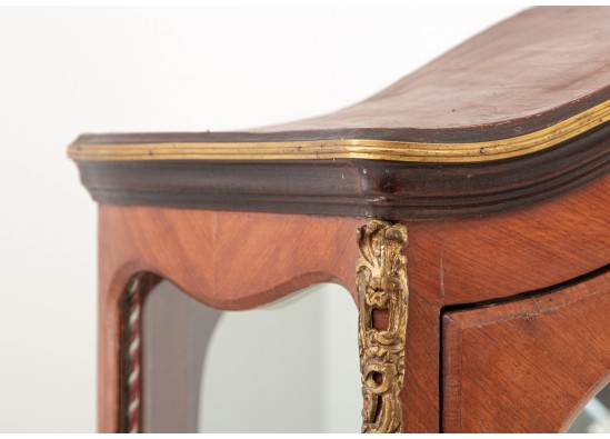 Dish cabinet