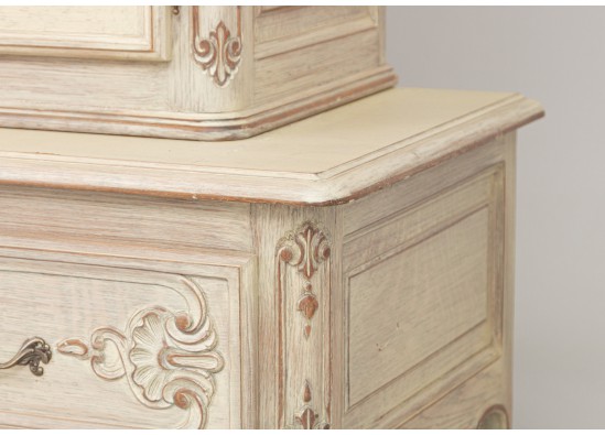 Dish cabinet
