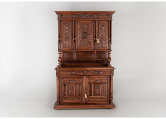 Dish cabinet