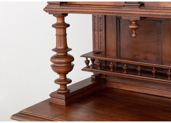 Dish cabinet