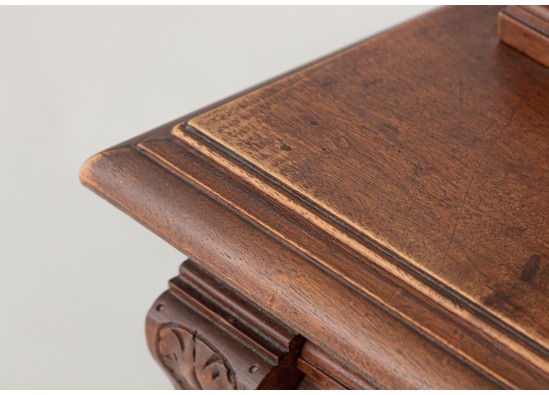 Dish cabinet