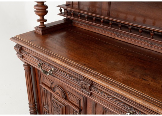 Dish cabinet