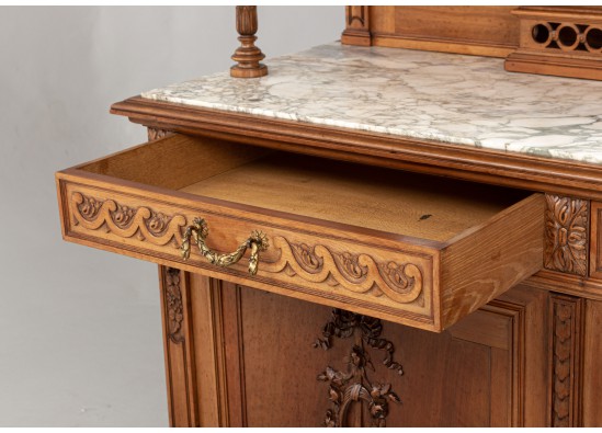 Dish cabinet