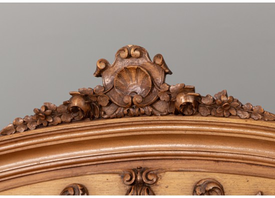 Dish cabinet