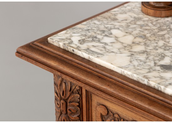 Dish cabinet