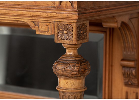 Dish cabinet