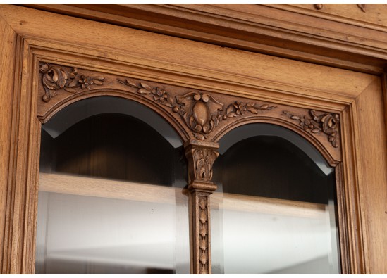 Dish cabinet