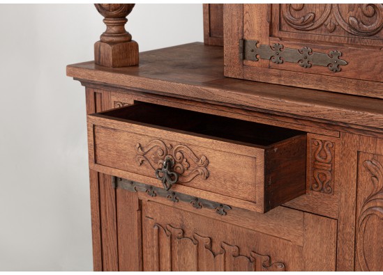 Dish cabinet