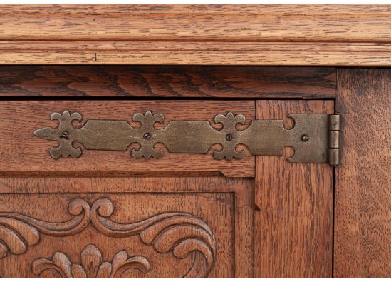 Dish cabinet