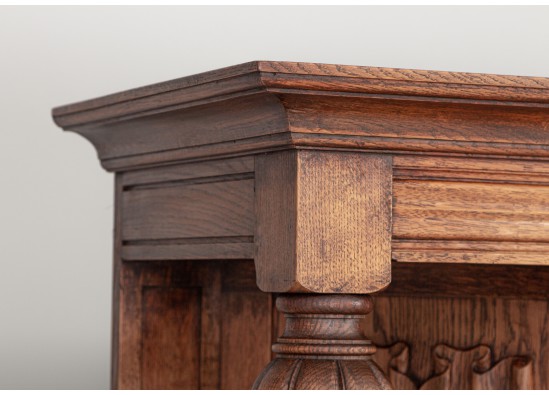 Dish cabinet