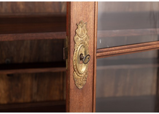 Dish cabinet