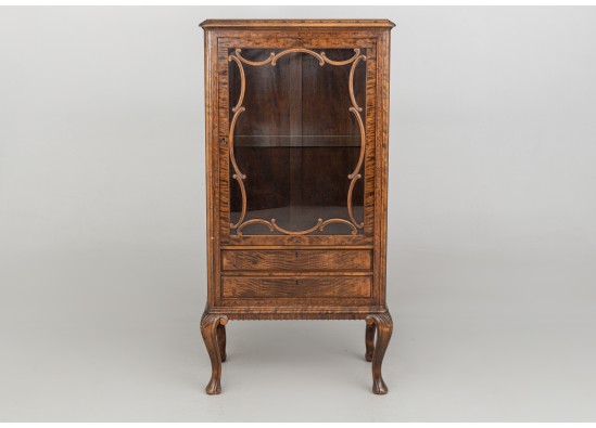 Dish cabinet