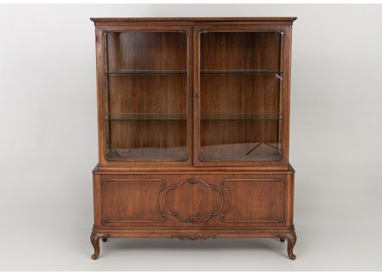 Dish cabinet