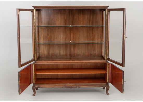 Dish cabinet