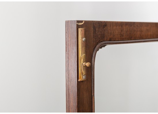 Dish cabinet