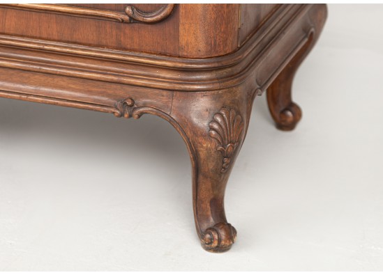 Dish cabinet