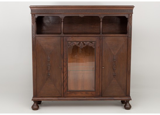 Dish cabinet