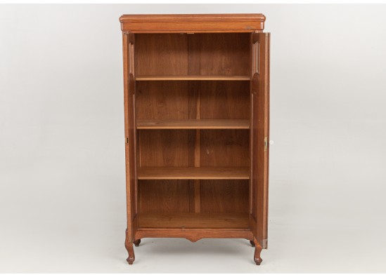 Dish cabinet