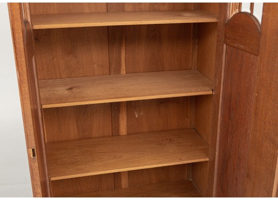 Dish cabinet