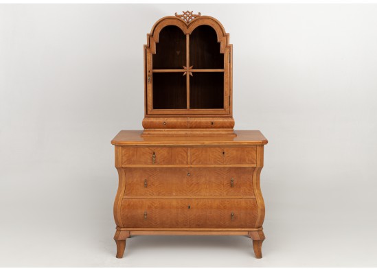 Dish cabinet