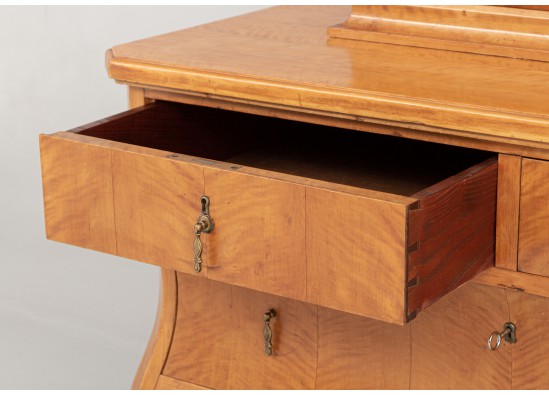 Dish cabinet