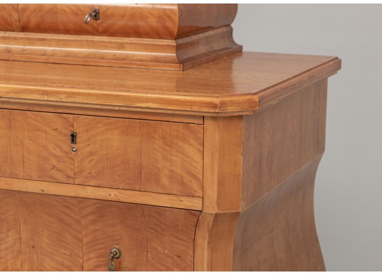 Dish cabinet