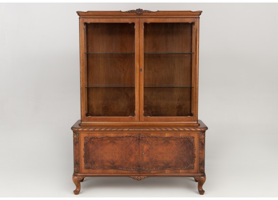 Dish cabinet