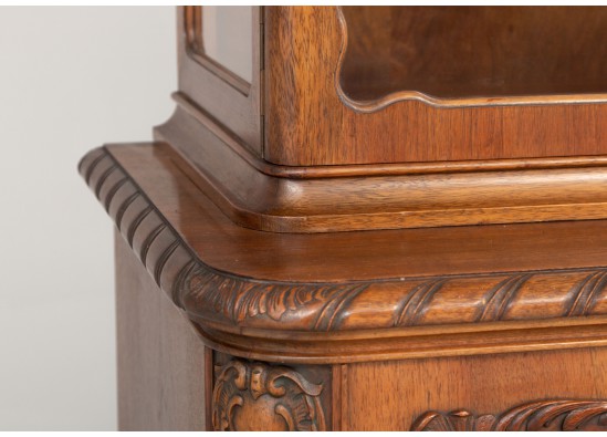 Dish cabinet