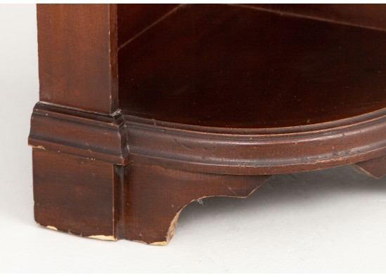 Corner shelf