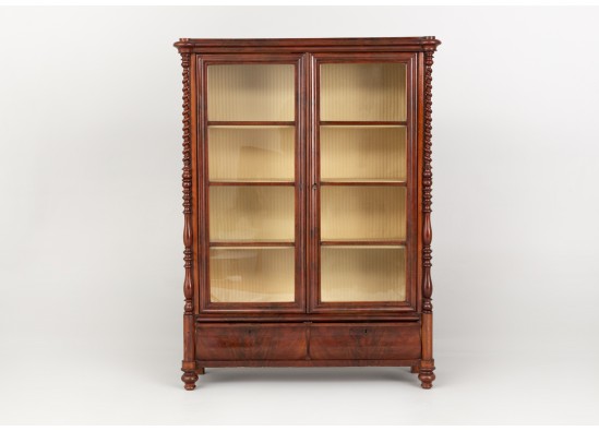 Dish cabinet