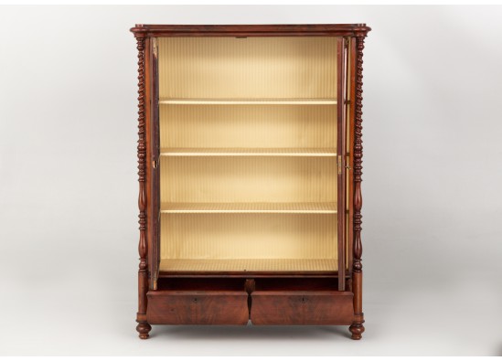 Dish cabinet