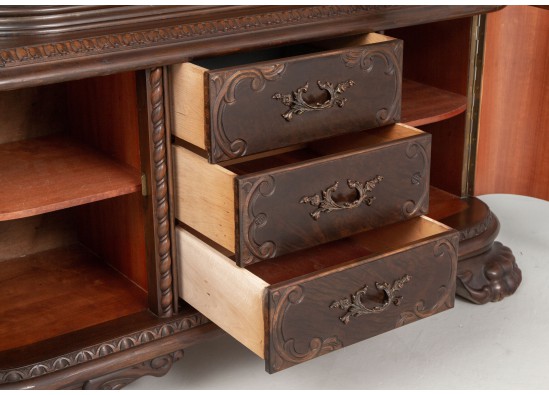 Dish cabinet