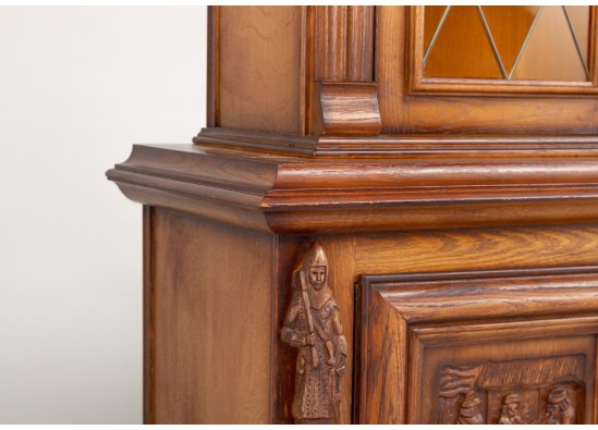 Dish cabinet 