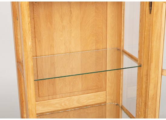 Dish cabinet