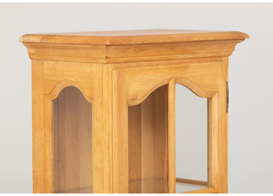 Dish cabinet