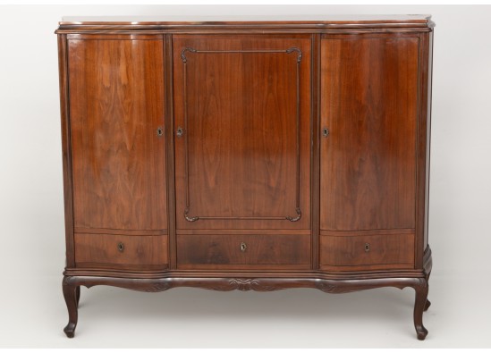 Dish cabinet