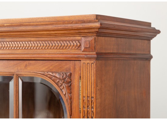 Dish cabinet 