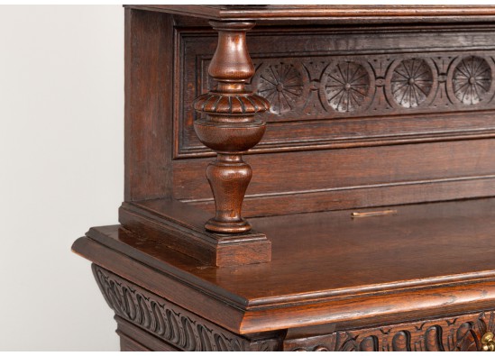 Dish cabinet