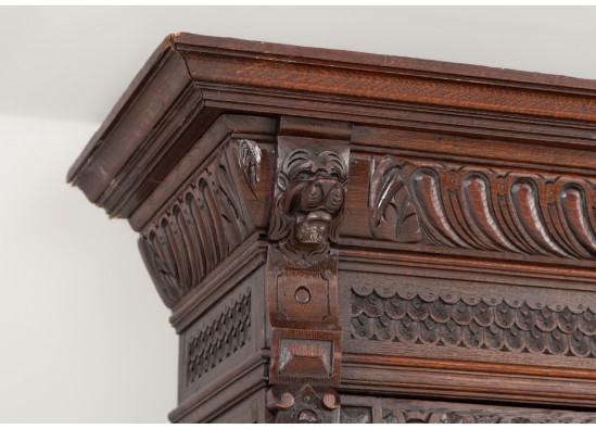 Dish cabinet