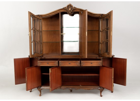 Dish cabinet