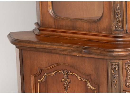 Dish cabinet