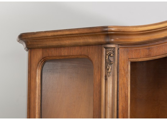 Dish cabinet